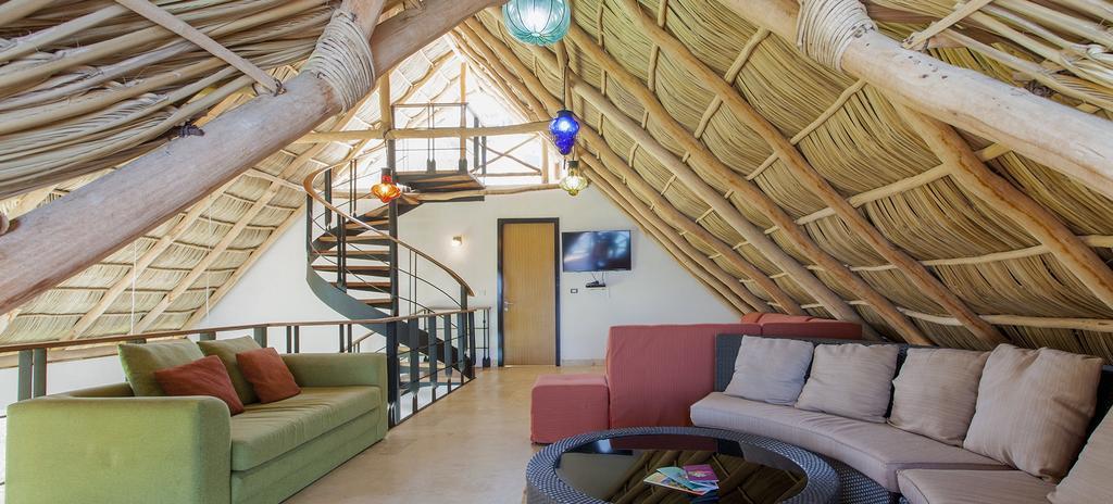 Pajaro De Fuego, Chelsea's Luxury Units