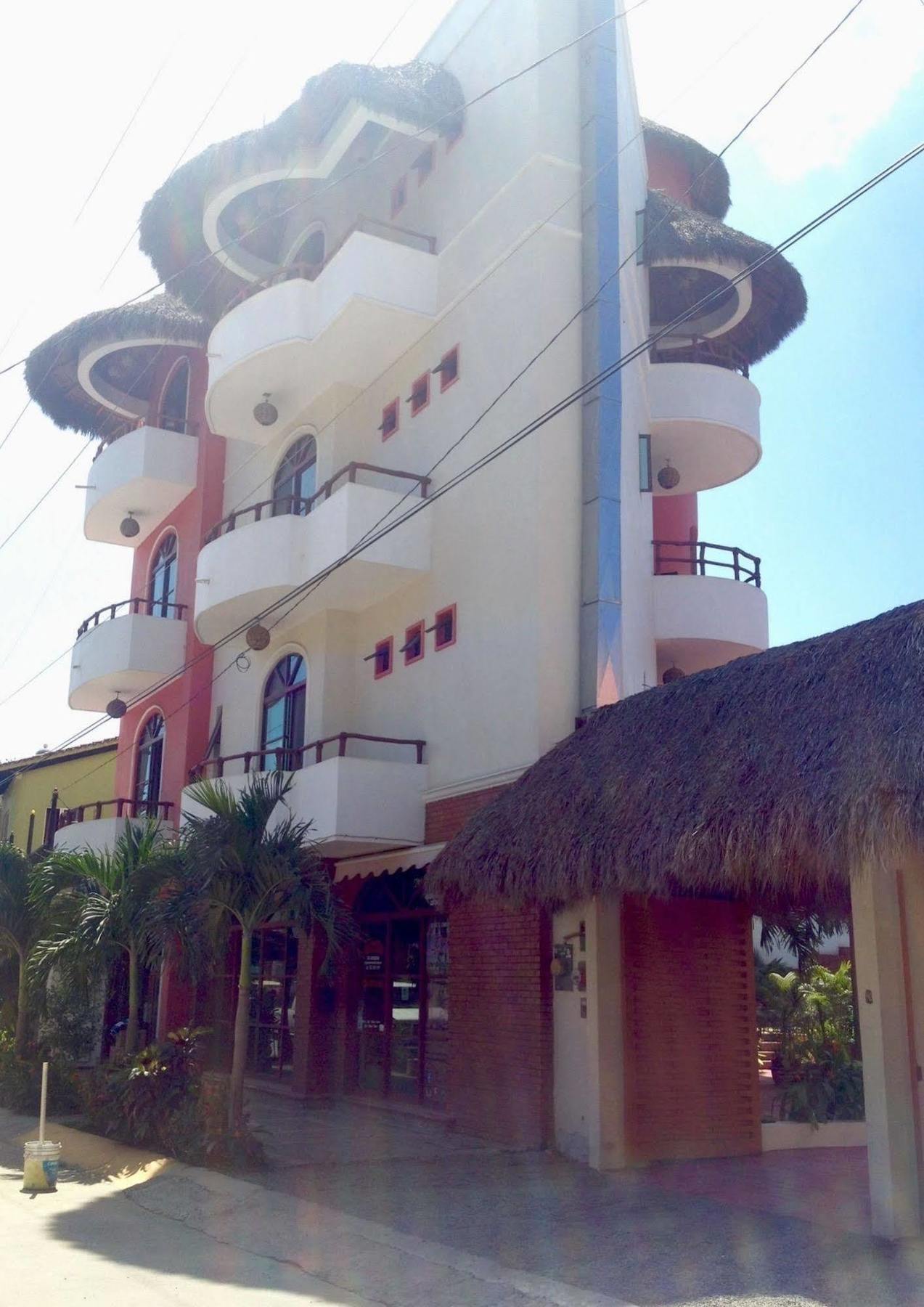 Y Encantos Sayulita