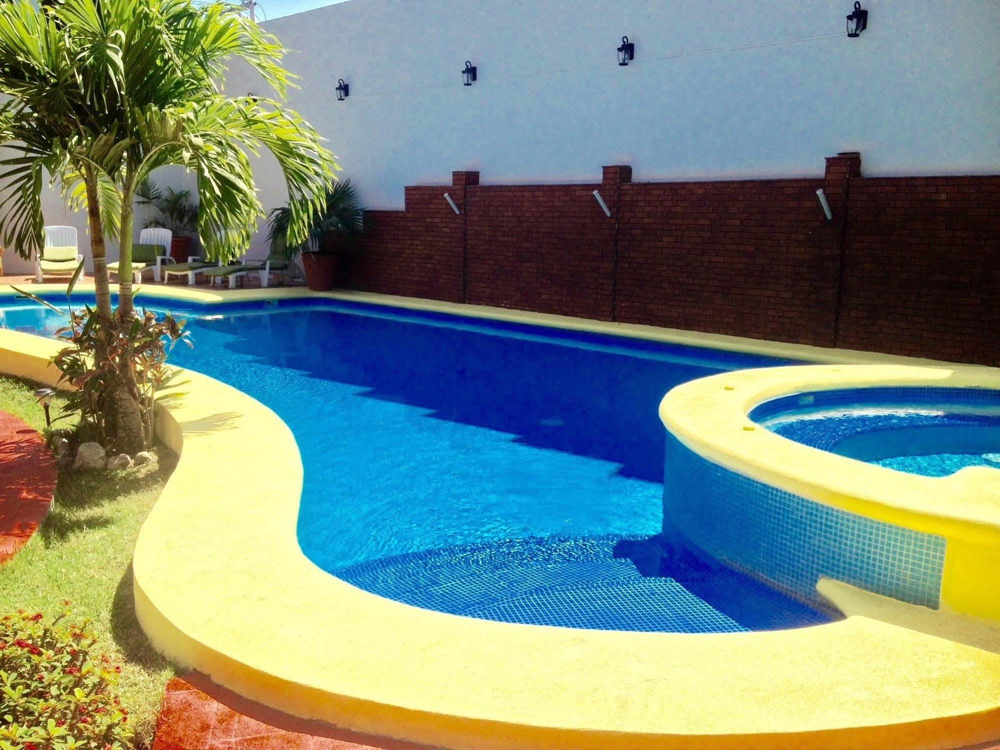 Y Encantos 3*