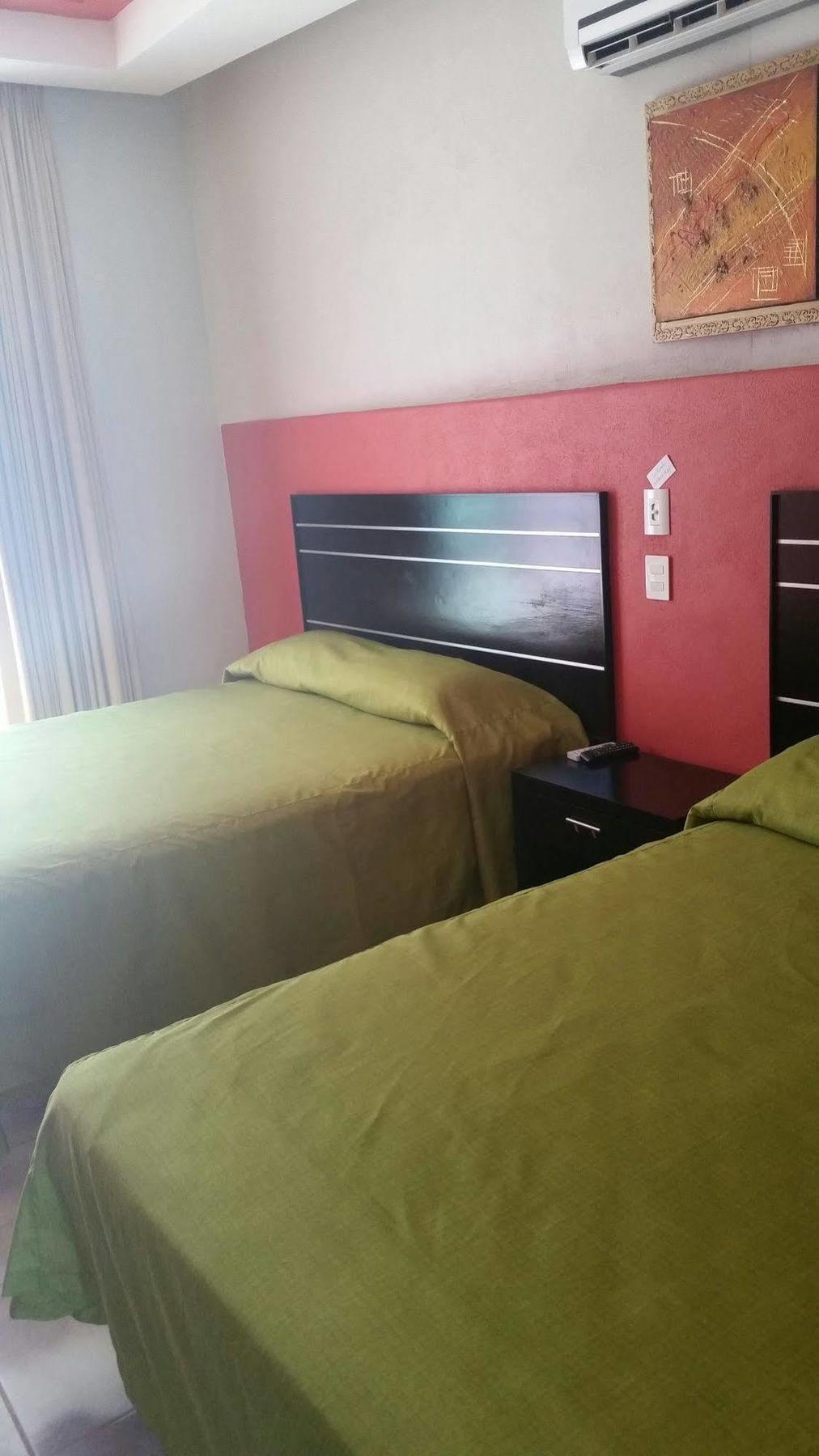 Y Encantos Hotel 3*
