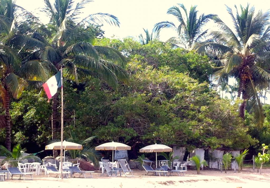 Junto Al Rio & Sayulita