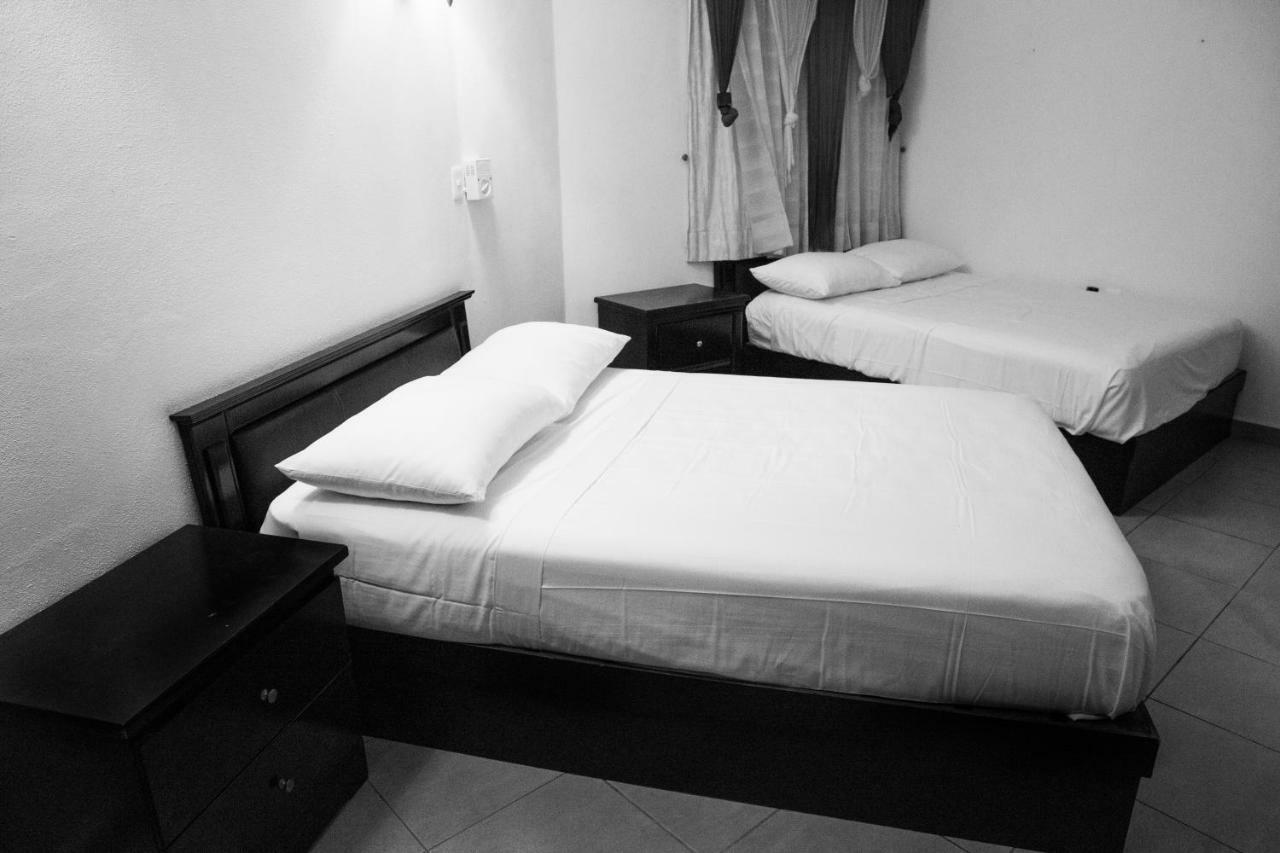 Hostel Lush *