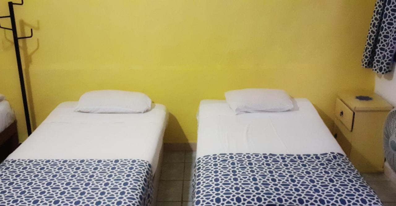 Capsule hotel Lola
