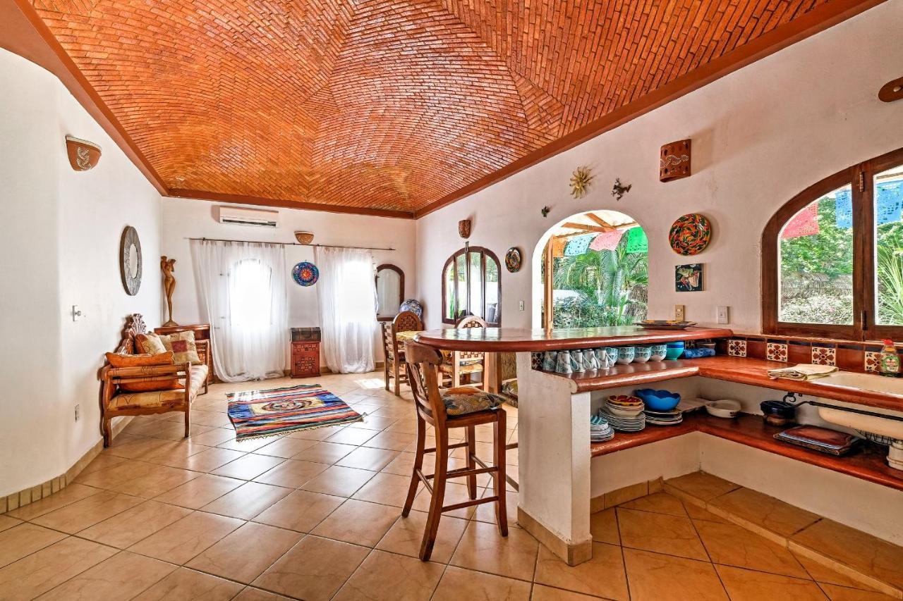 Tropical With Patio And Access! *
