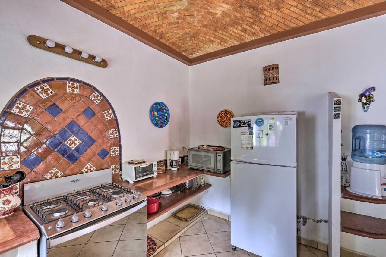 Tropical With Patio And Access! Apartment *